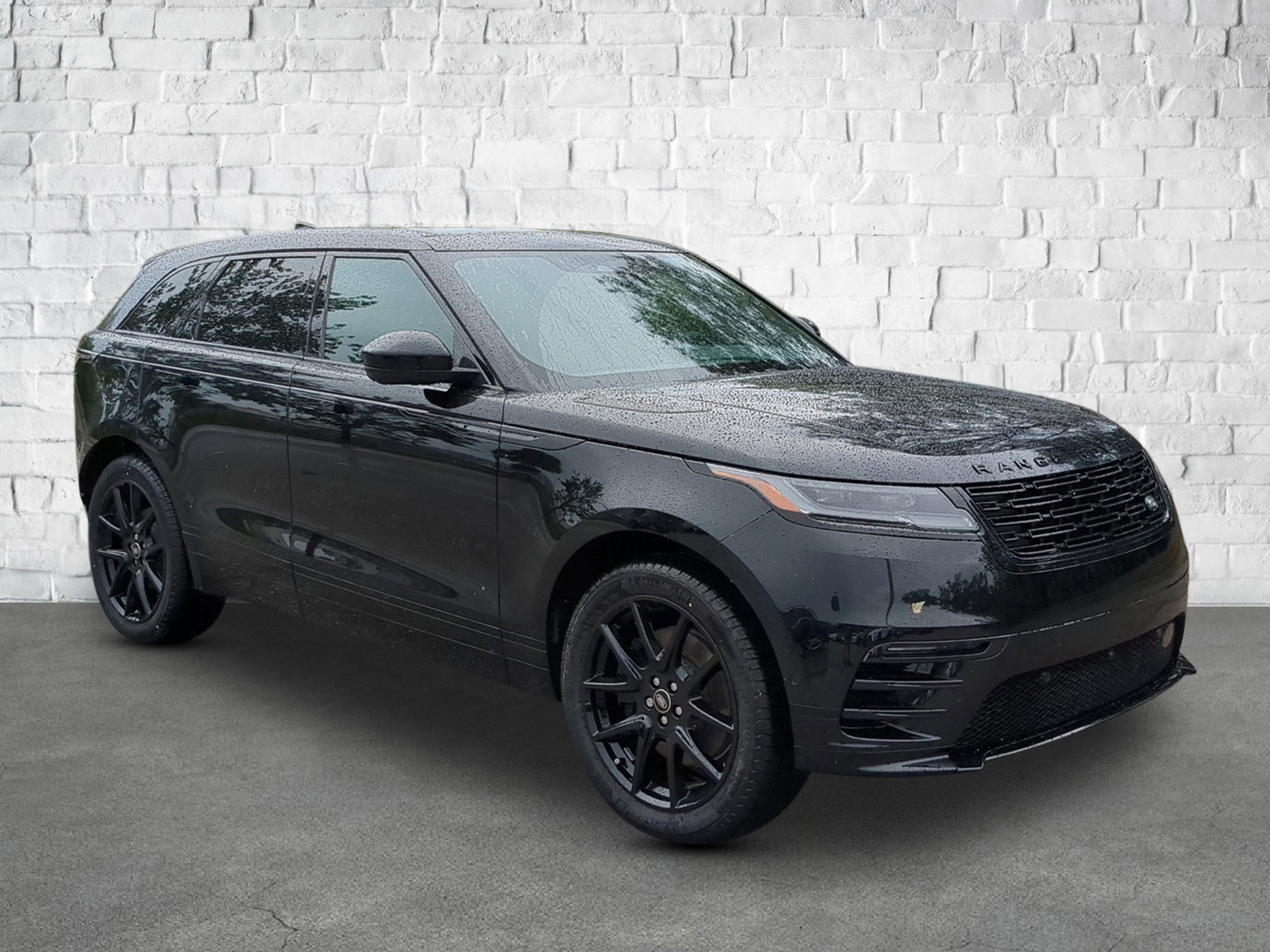 2026 Land Rover Range Rover Velar SE photo 7