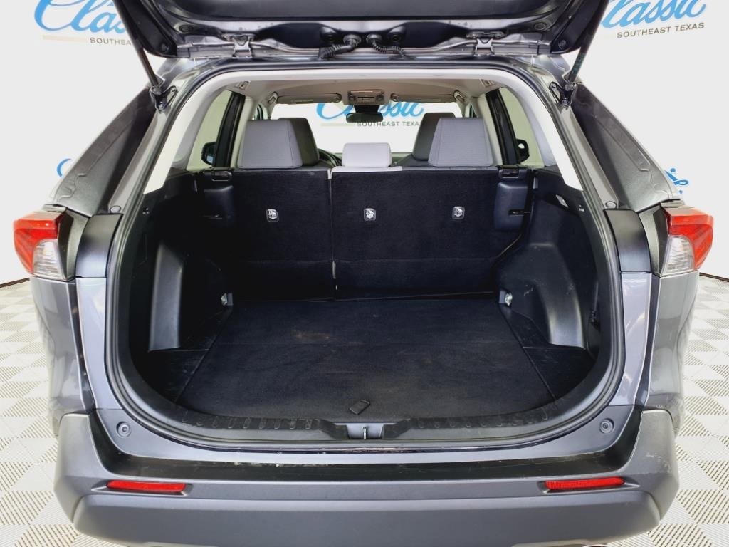 2021 Toyota RAV4 XLE photo 19