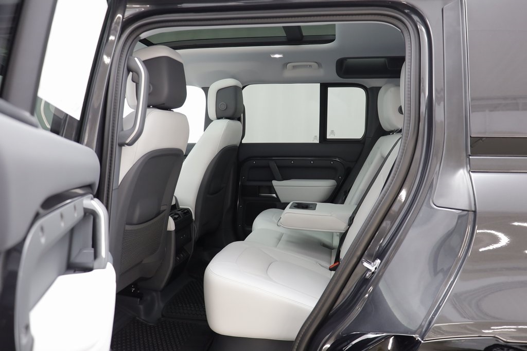 2025 Land Rover Defender 110 X-Dynamic SE photo 14