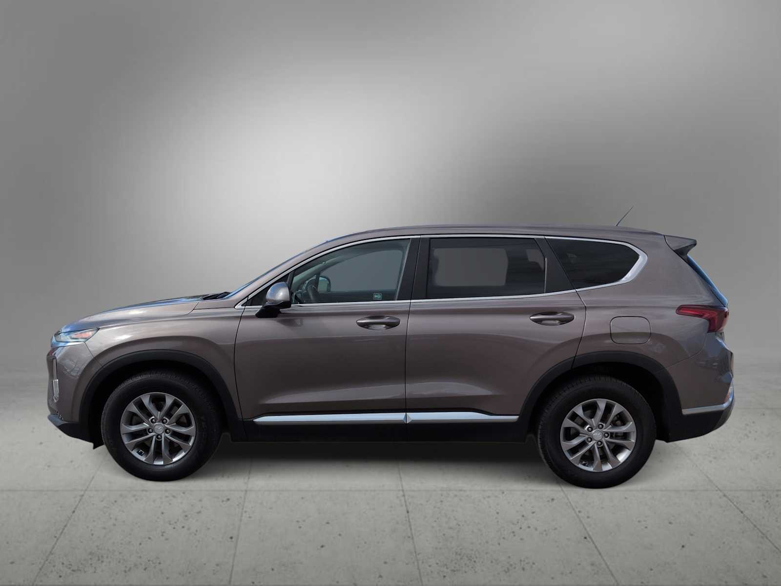 2019 Hyundai Santa Fe SE photo 2