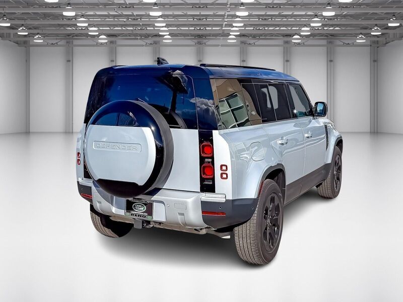 2024 Land Rover Defender 110 S photo 4