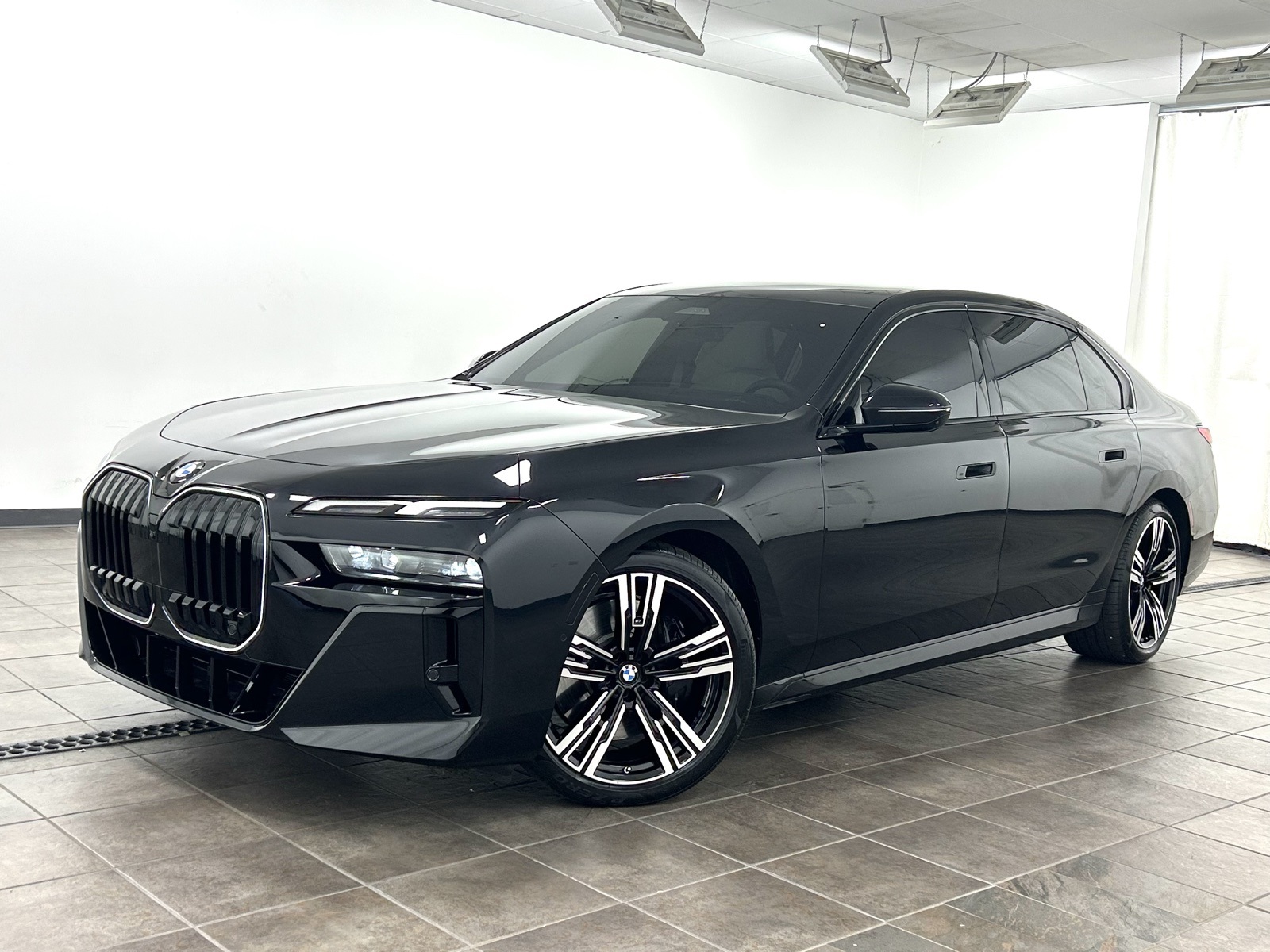 2025 BMW 7 Series 760i's photo