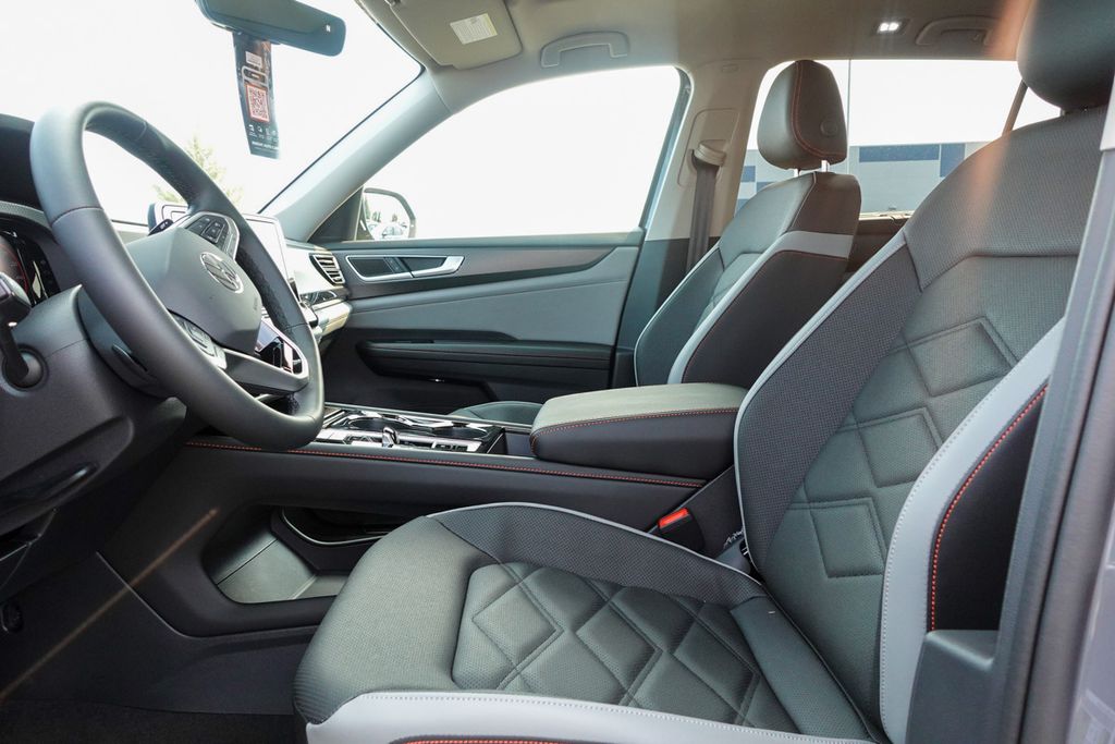 2026 Volkswagen Atlas Peak Edition SE photo 11