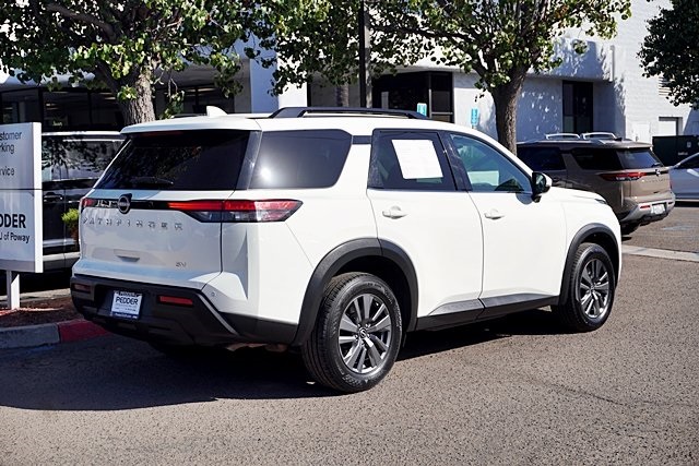 2023 Nissan Pathfinder SV photo 7