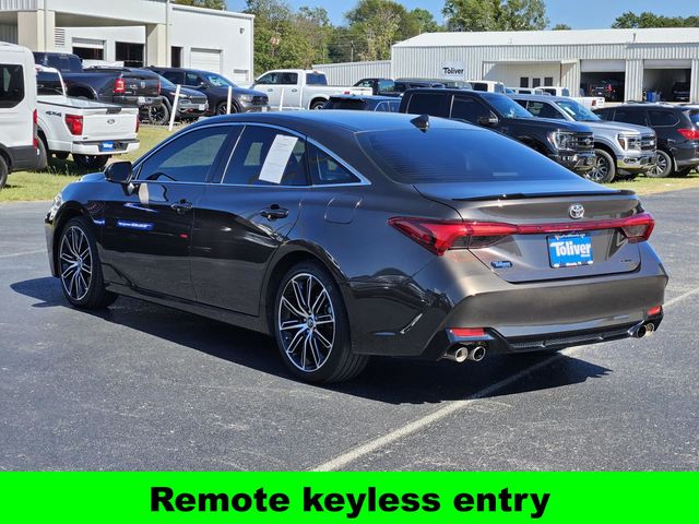 2019 Toyota Avalon XSE photo 2