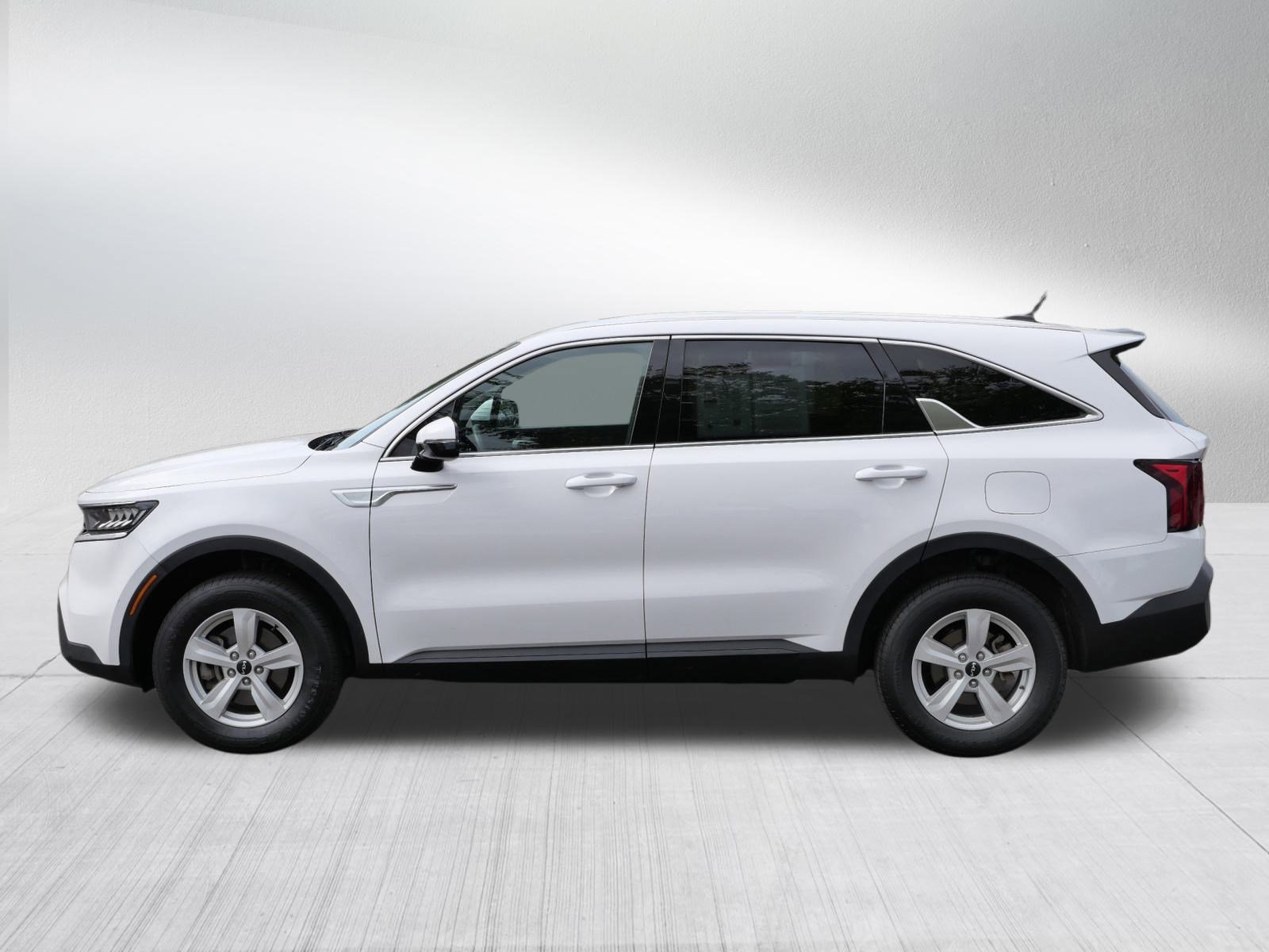 2022 Kia Sorento LX photo 4