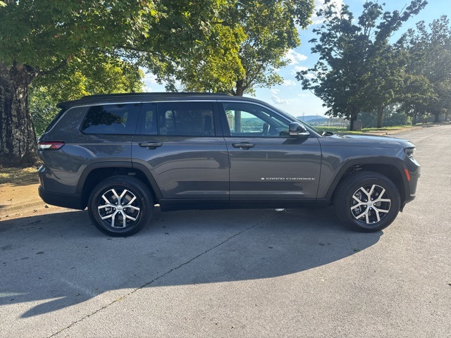 2025 Jeep Grand Cherokee Limited photo 8
