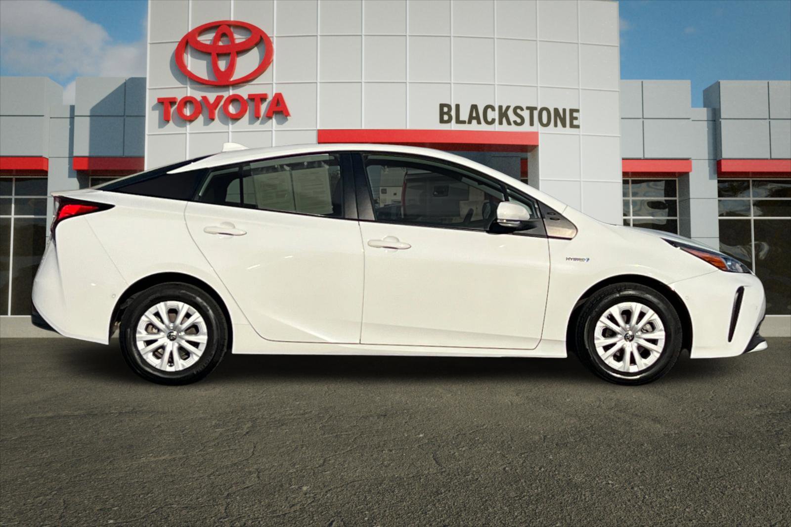 2021 Toyota Prius L Eco photo 2