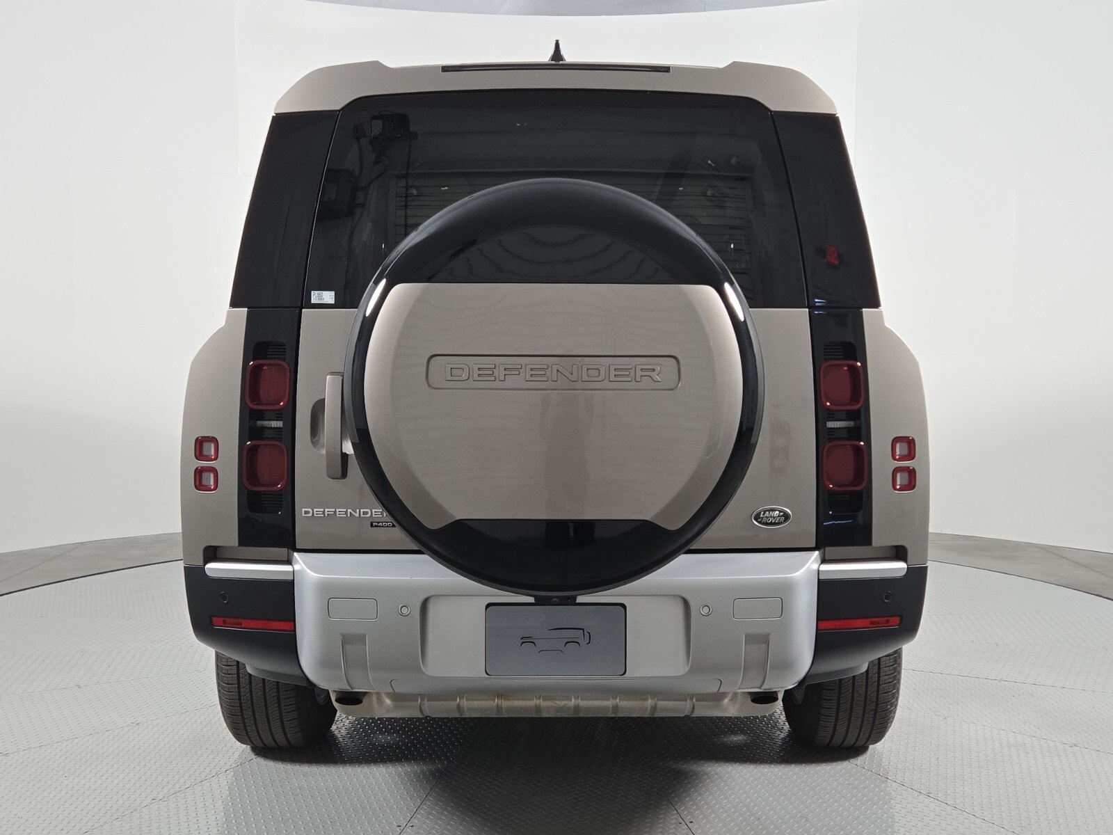 2023 Land Rover Defender 130 SE photo 4