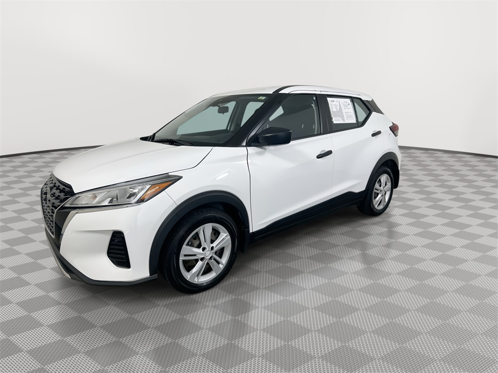 2023 Nissan Kicks S photo 2