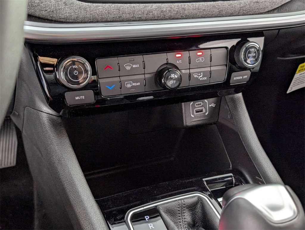 2025 Jeep Compass Latitude photo 11