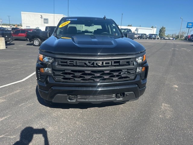 2023 Chevrolet Silverado 1500 Custom photo 2