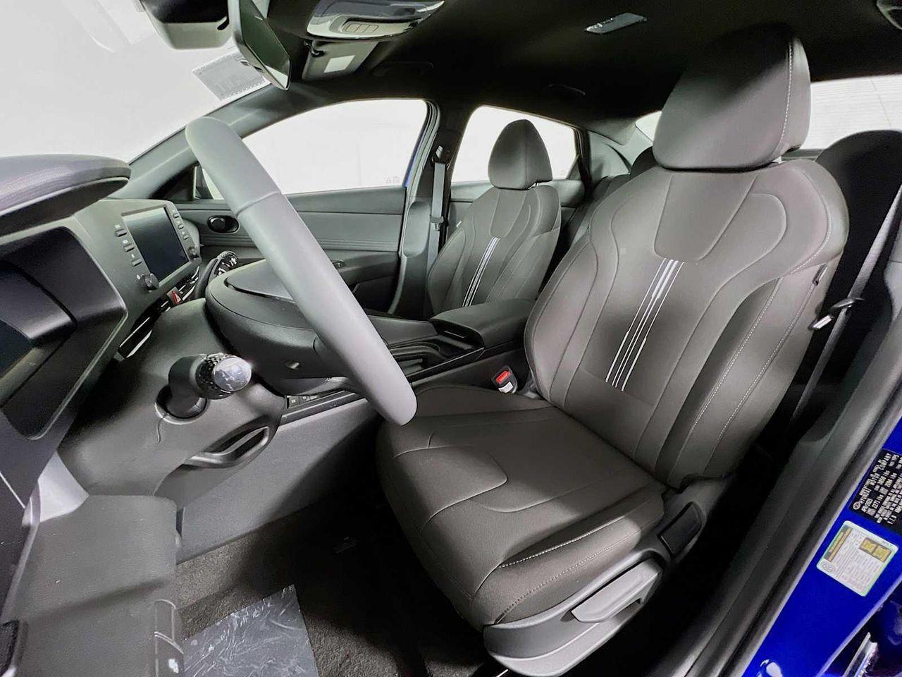 2025 Hyundai Elantra SEL Sport photo 12