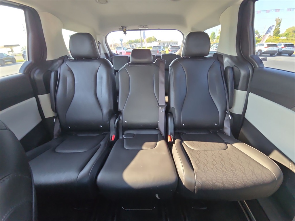 2023 Kia Carnival LX photo 25