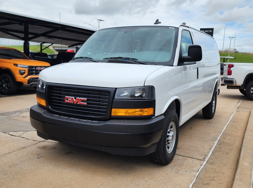 2025 Gmc Savana Cargo 2500 photo 3