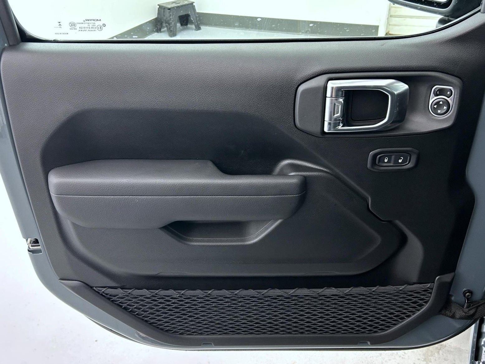 2025 Jeep Wrangler Sport S photo 9