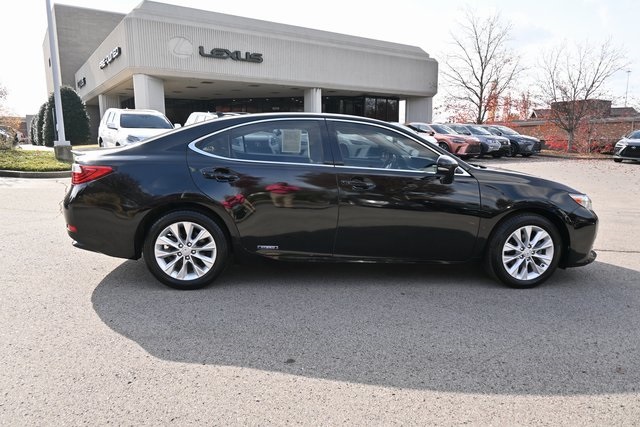 2013 Lexus ES 300h photo 2