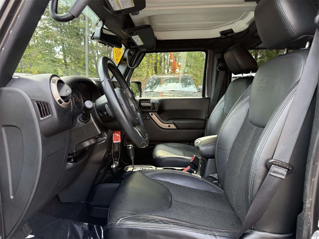 2017 Jeep Wrangler Unlimited Sahara photo 13