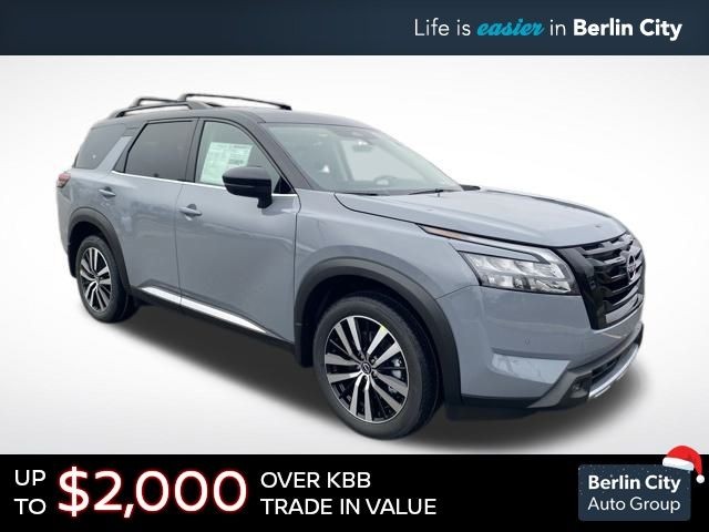 2025 Nissan Pathfinder Platinum's photo