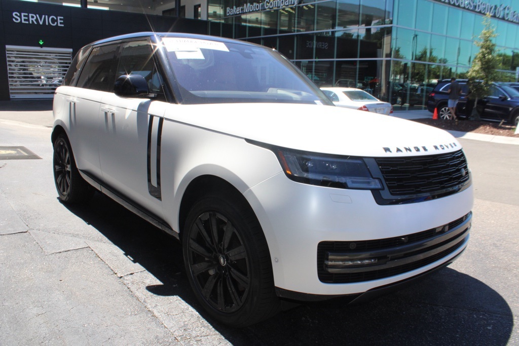 2023 Land Rover Range Rover SE photo 8
