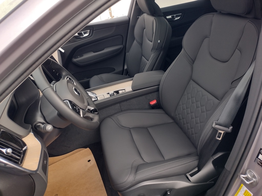 2026 VOLVO XC60 - Image 11