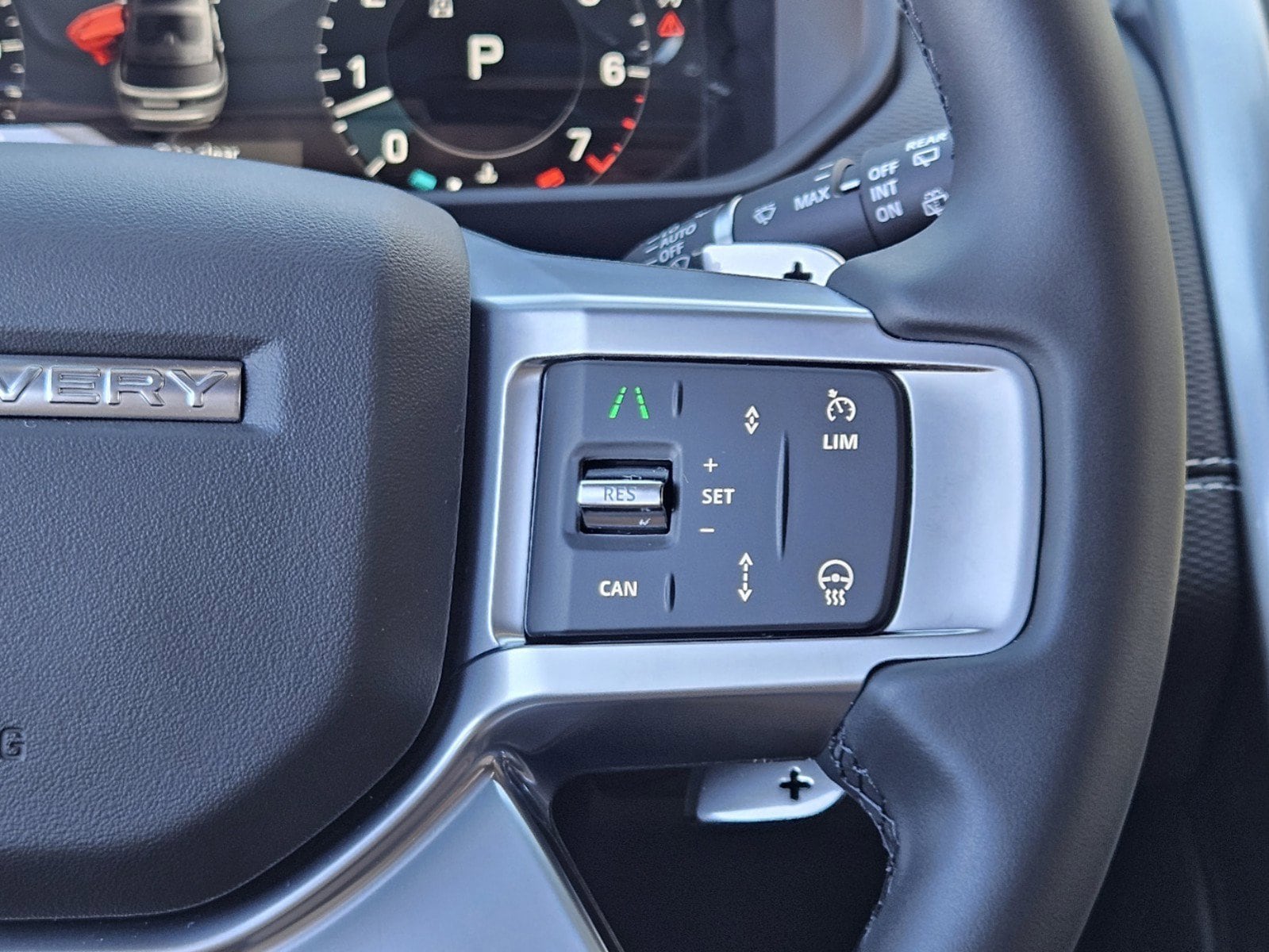 2025 Land Rover Discovery SE photo 25