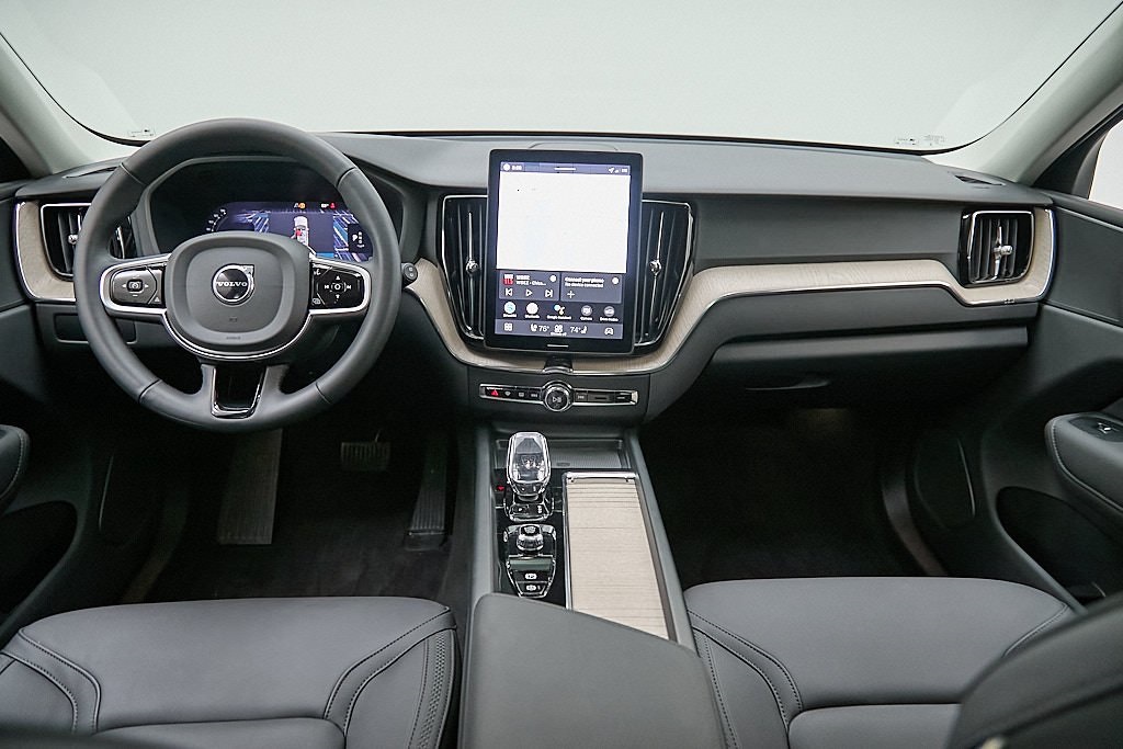 2026 VOLVO XC60 - Image 24