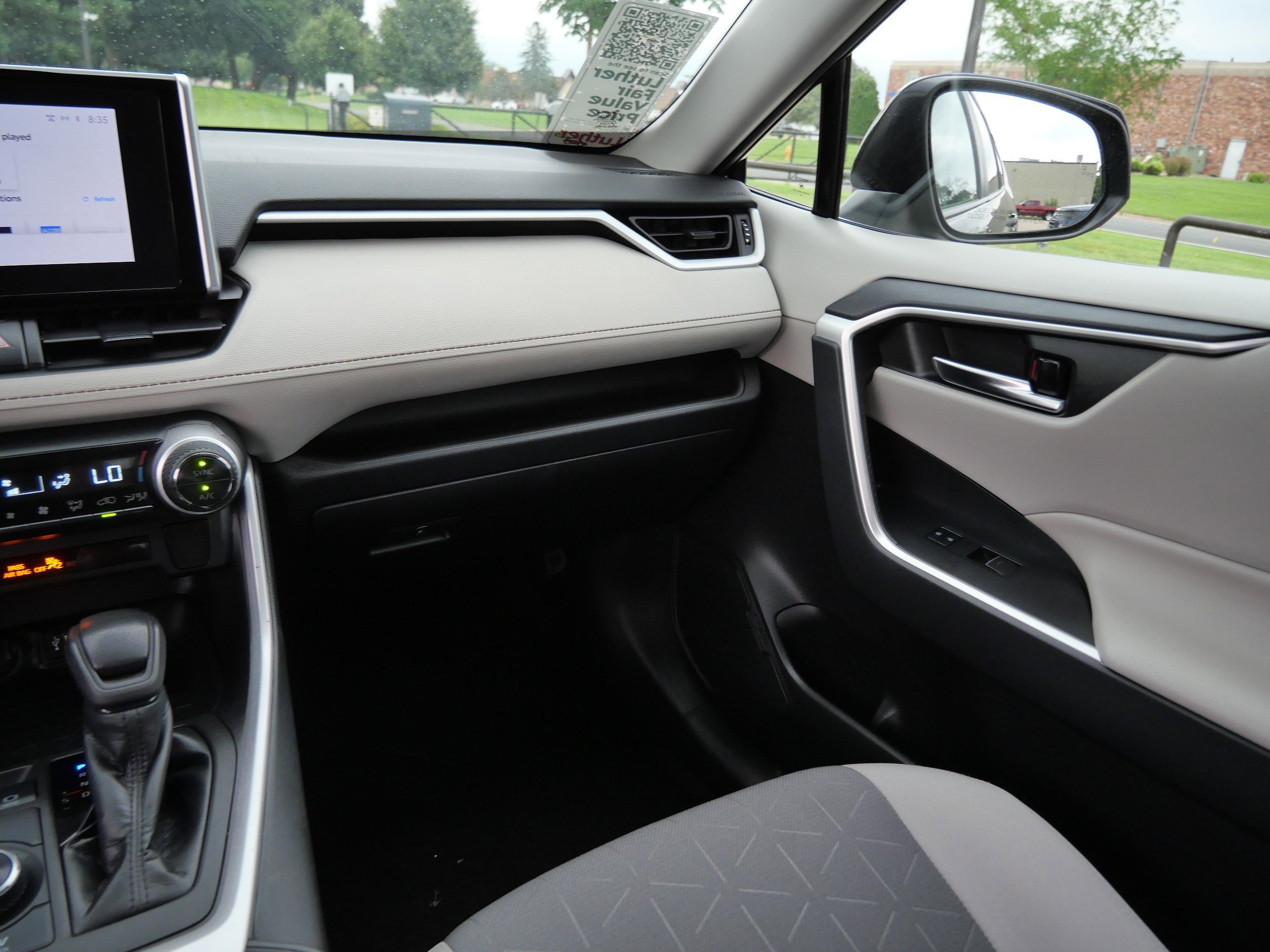 2023 Toyota RAV4 Hybrid XLE photo 10