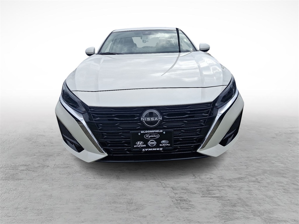 2025 Nissan Altima SL photo 2
