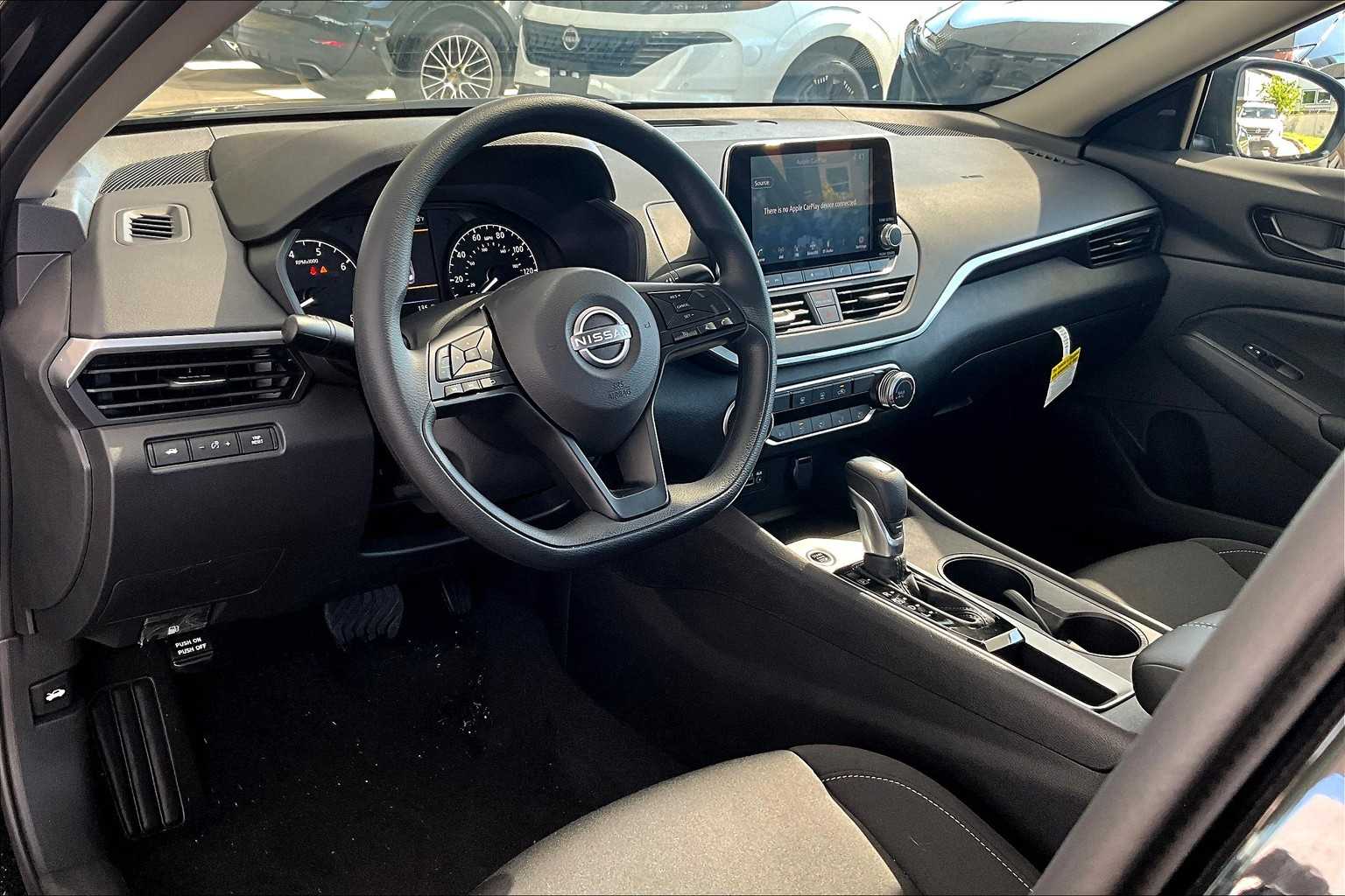 2025 Nissan Altima S photo 10
