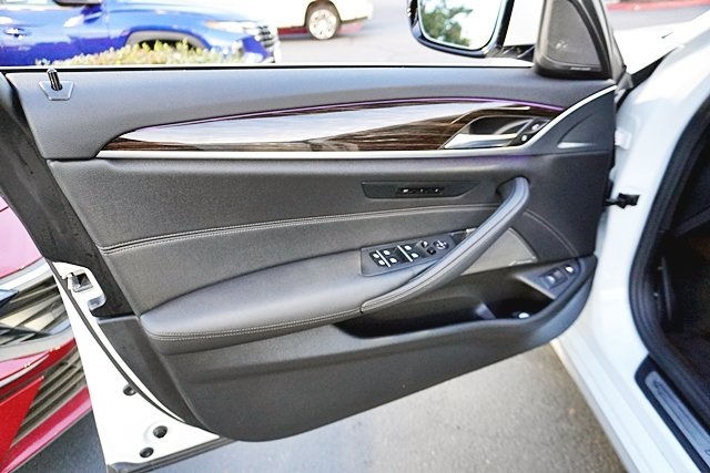 Used 2023 White BMW 530e iPerformance image 22