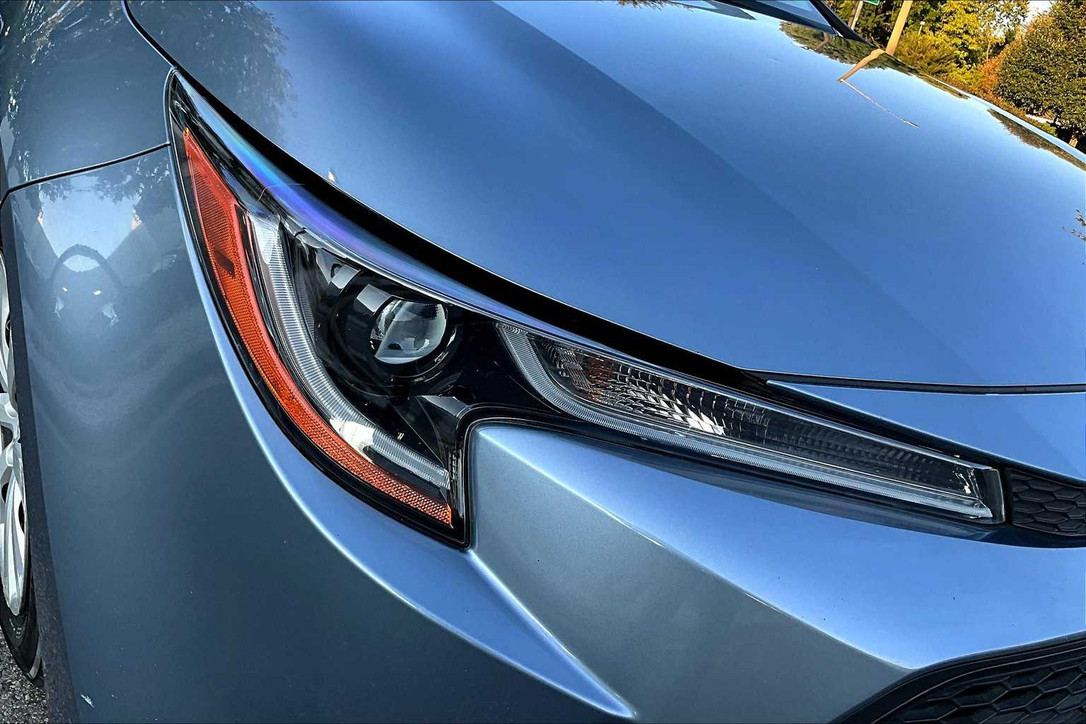 2021 Toyota Corolla LE photo 26