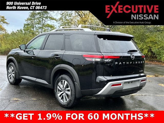 2025 Nissan Pathfinder SL photo 2