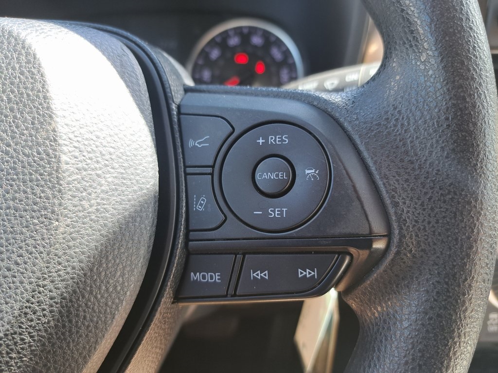 2020 Toyota RAV4 LE photo 19