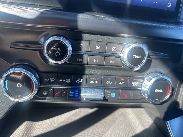 2022 Ford F-150 Platinum photo 19