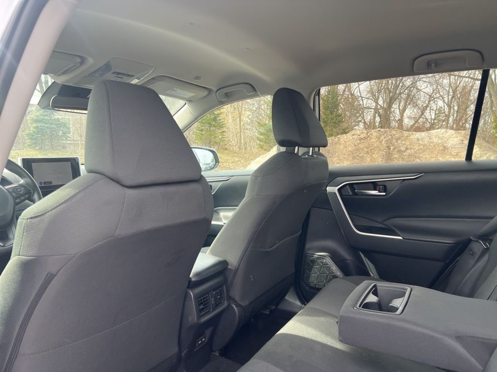 2024 Toyota RAV4 XLE photo 6