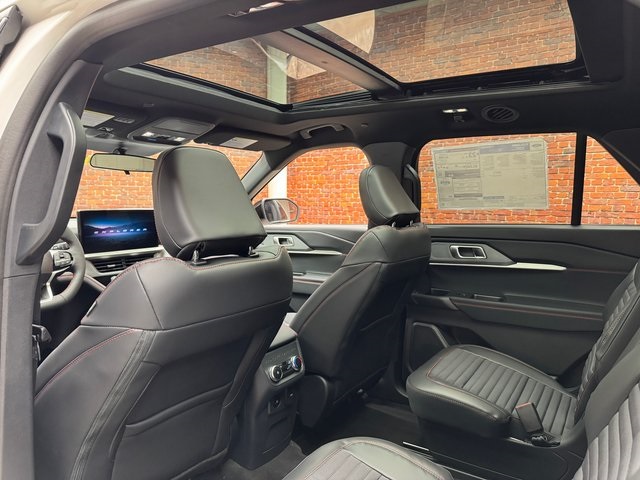 2025 Ford Explorer ST-Line photo 24