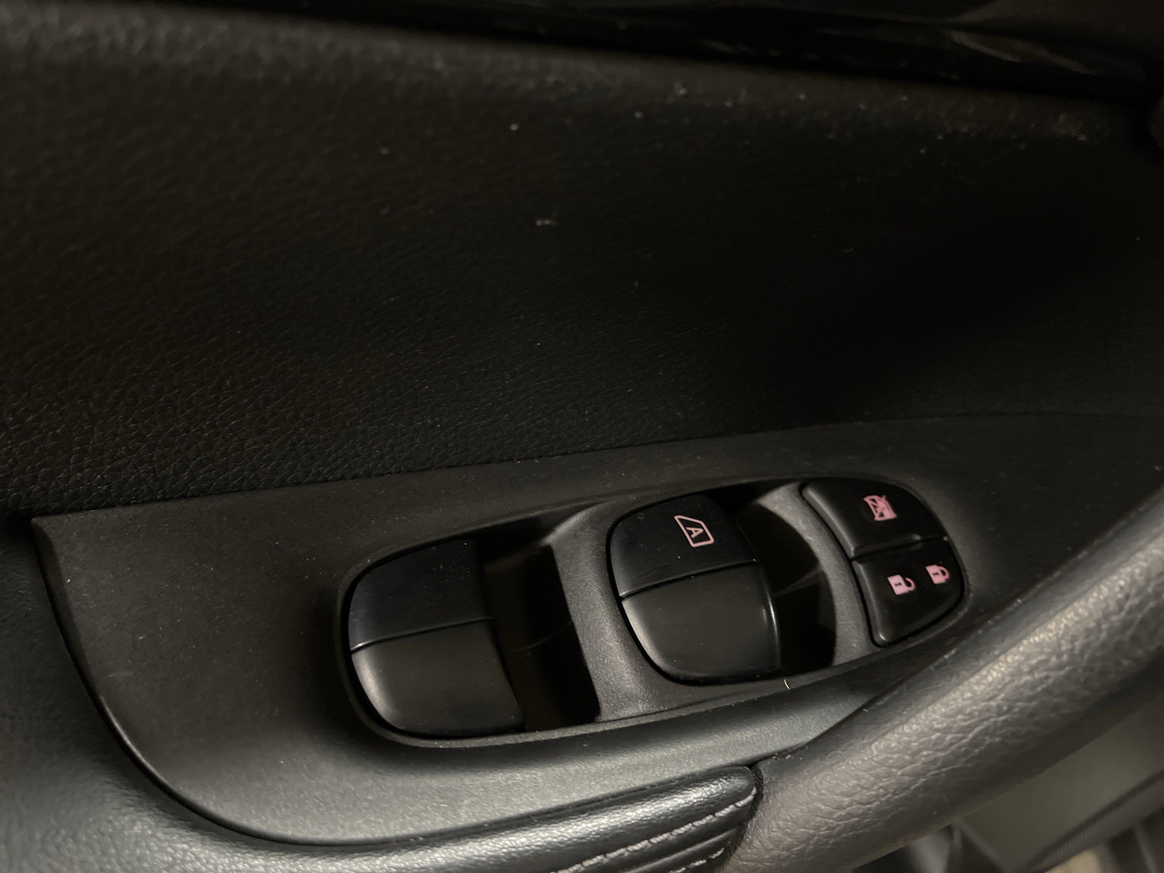 2020 Nissan Rogue SV photo 3