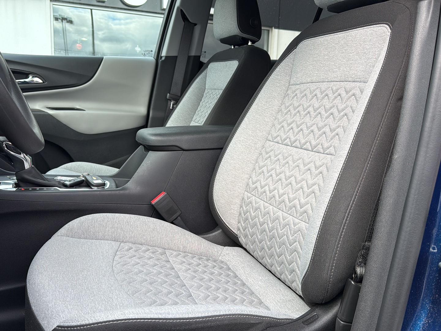 2023 Chevrolet Equinox LS photo 2