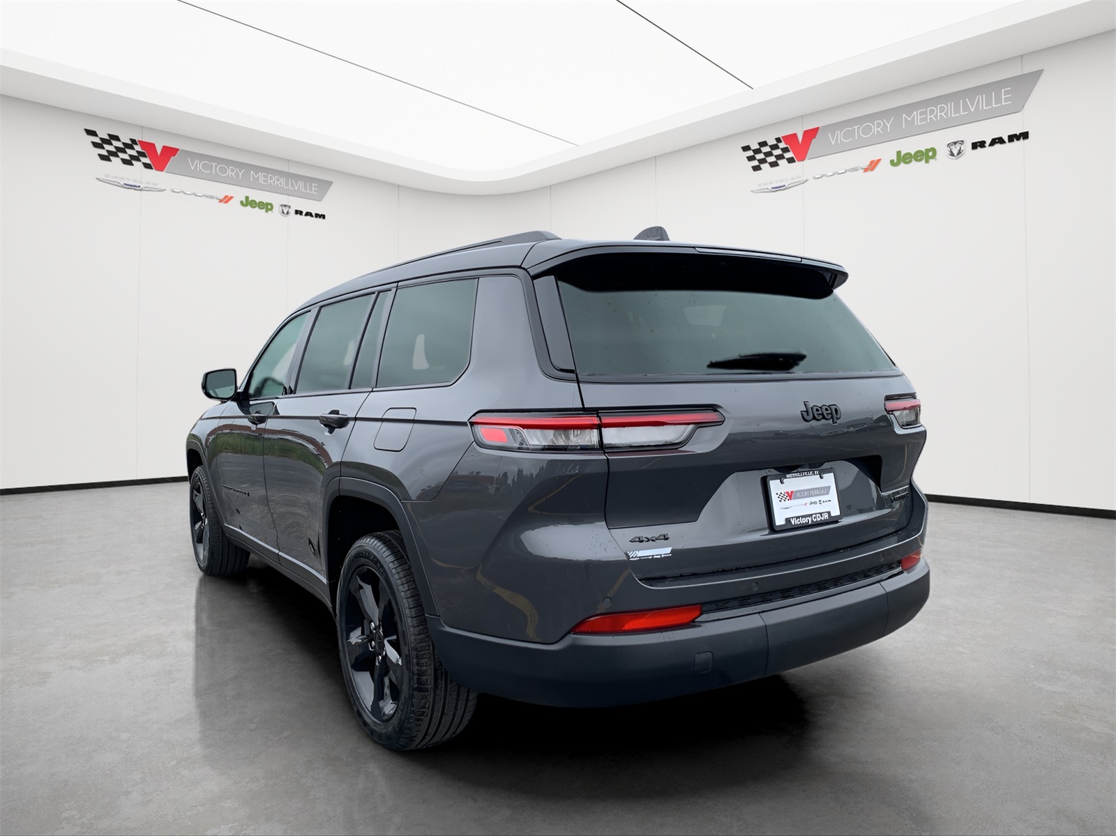 2025 Jeep Grand Cherokee Limited photo 3