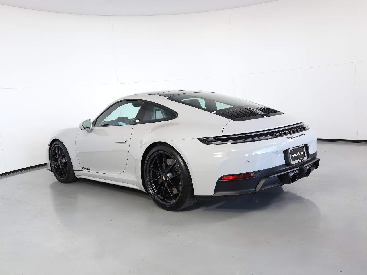 2026 Porsche 911 GTS photo 3