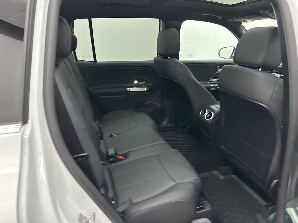 2025 Mercedes Benz GLB 250 photo 20