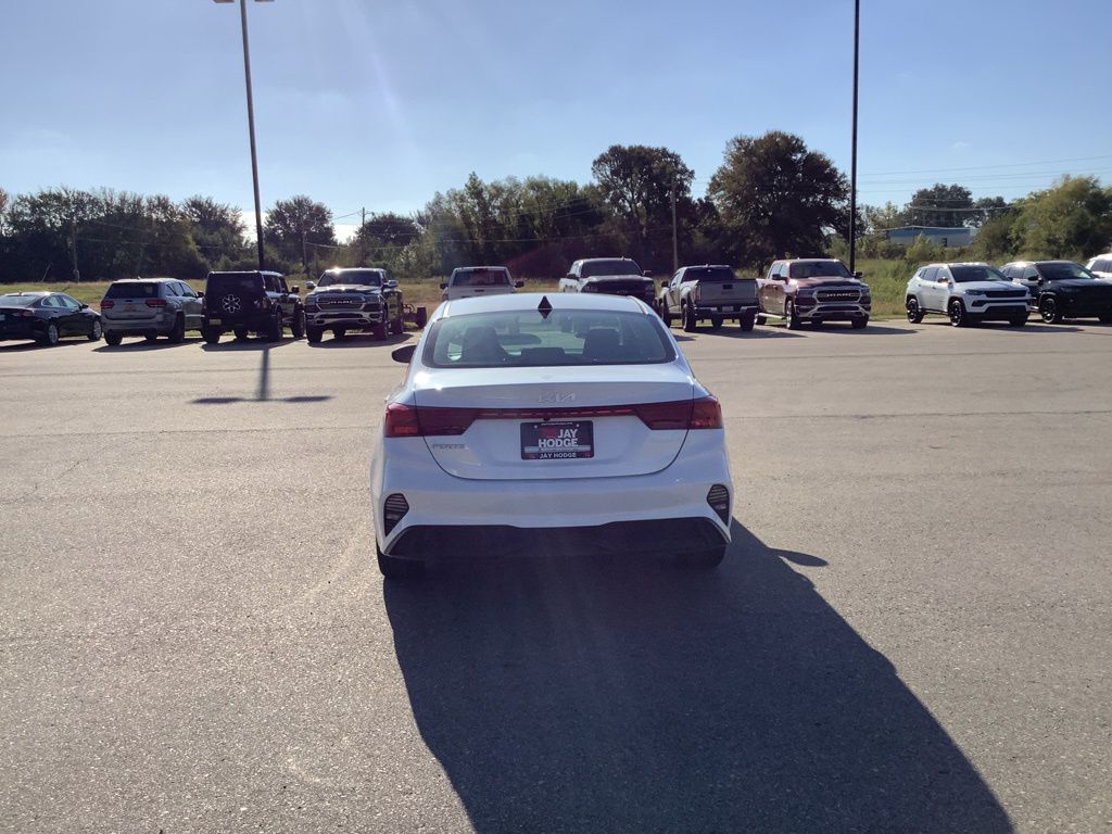 2024 Kia Forte LXS photo 6