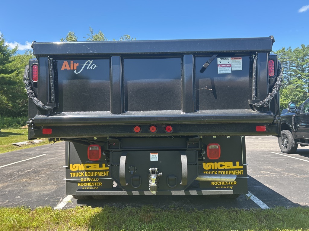 2025 Ford F-550 photo 4