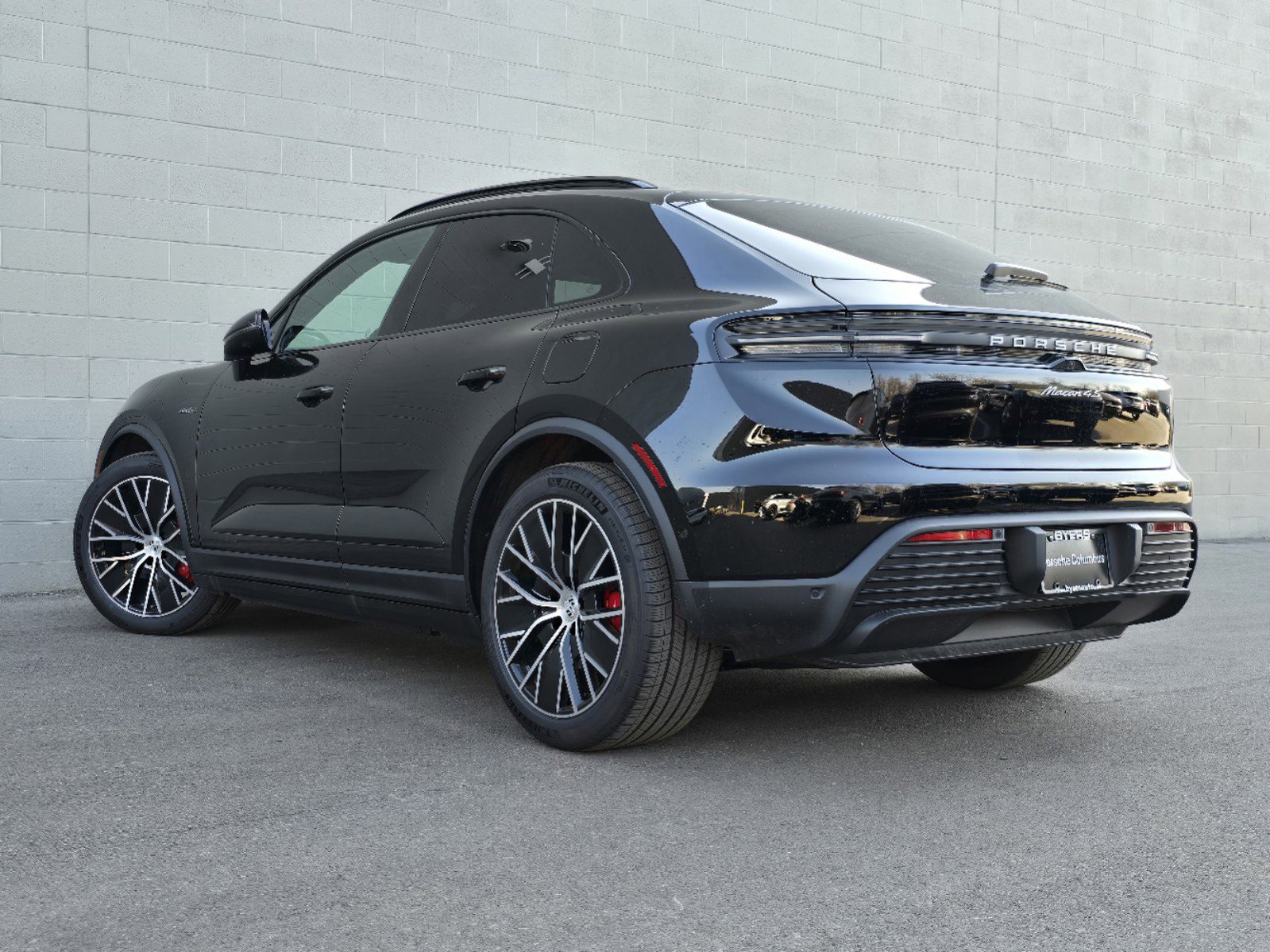 2025 Porsche Macan Electric photo 4