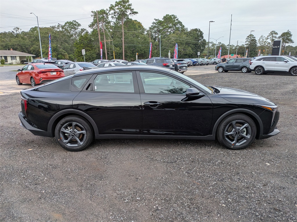 2025 Kia K4 LXS photo 2