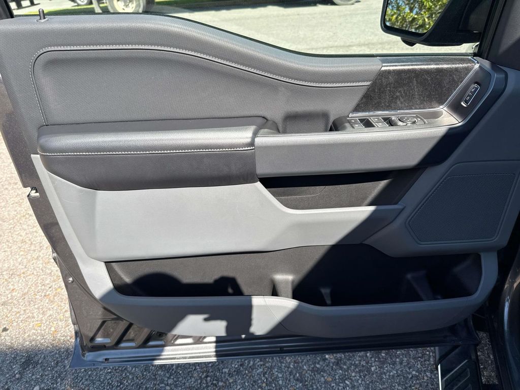 2021 Ford F-150 XLT photo 18