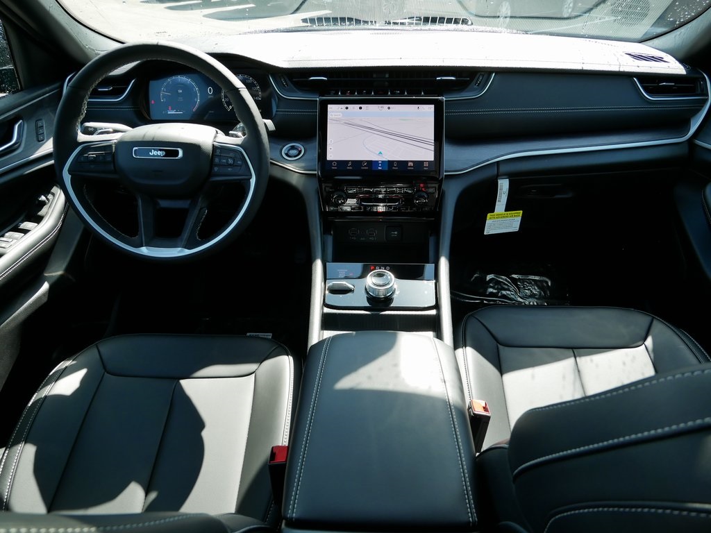 2025 Jeep Grand Cherokee Limited photo 9