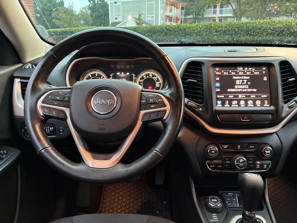 2016 Jeep Cherokee Latitude photo 13