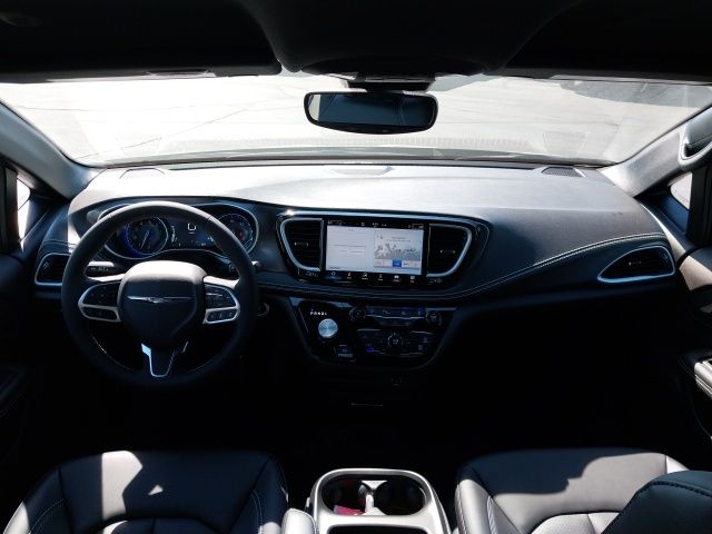 2026 Chrysler Pacifica photo 10